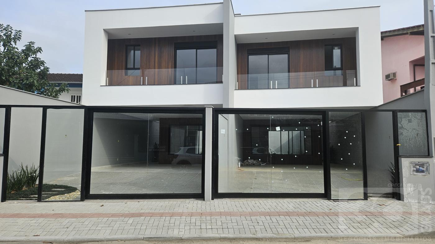 Casa à venda  no Saguaçu - Joinville, SC. Imóveis