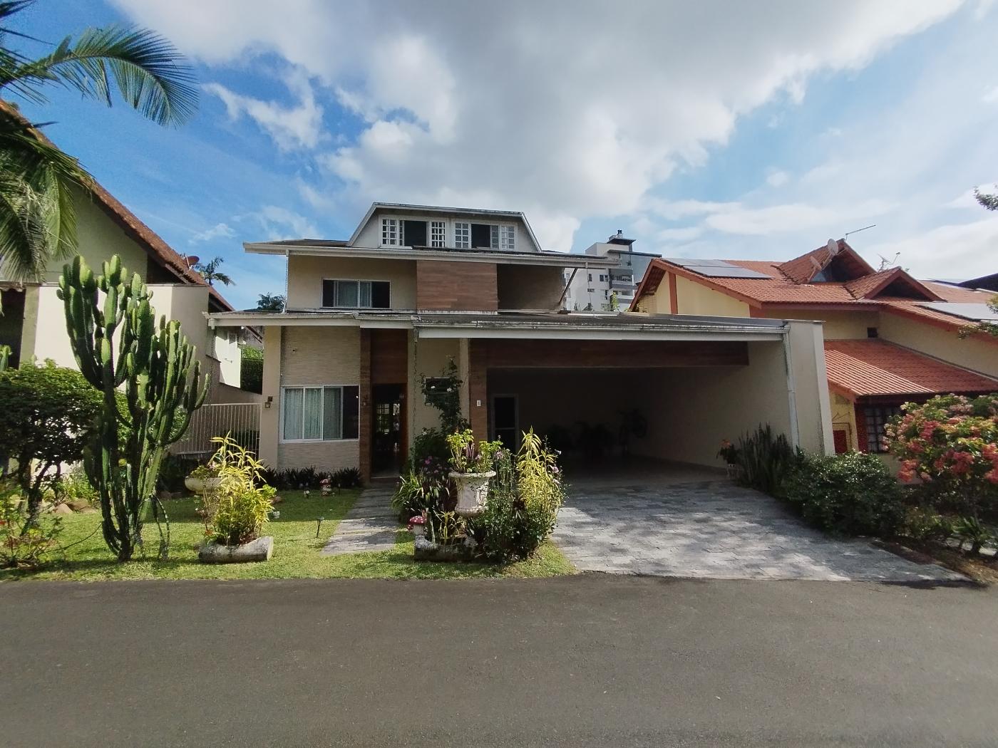 Casa em condomínio à venda  no Atiradores - Joinville, SC. Imóveis