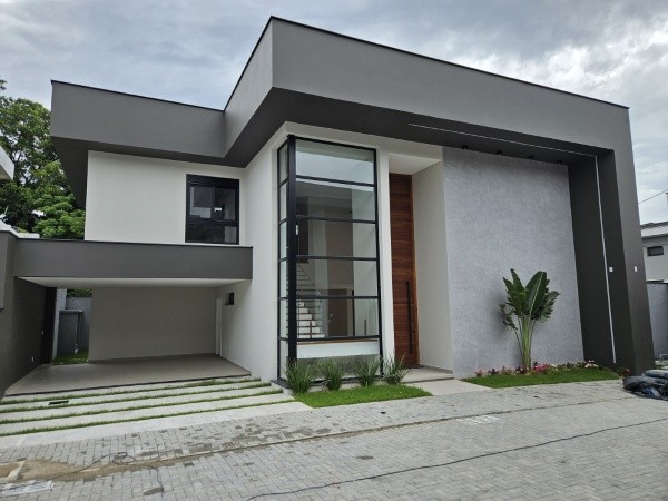 Casa em condomínio à venda  no América - Joinville, SC. Imóveis